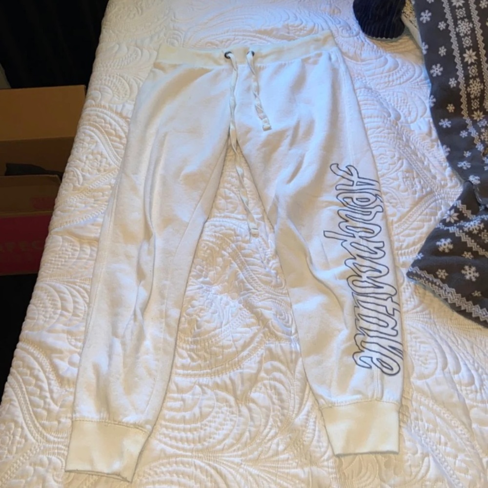 white jogger pants